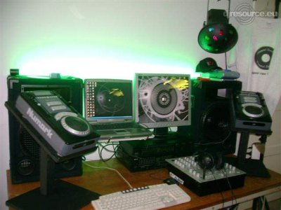 Booth: Roov's DJ-Booth